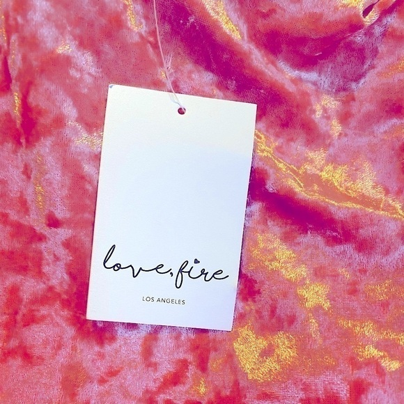 NWT love, Fire Crushed Velvet Long Sleeve Crop Top Peachy/Pink Size Medium - Picture 8 of 12